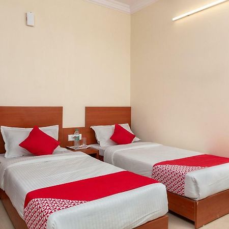 Oyo 22105 Hotel Half Moon Inn Ченнаи Экстерьер фото