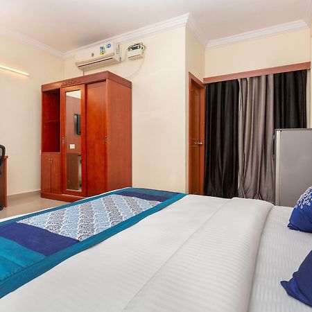 Oyo 22105 Hotel Half Moon Inn Ченнаи Экстерьер фото