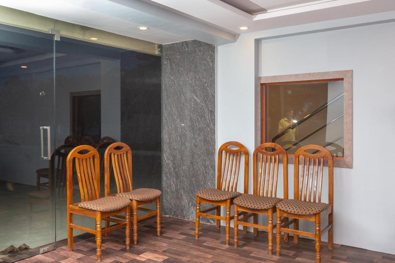 Oyo 22105 Hotel Half Moon Inn Ченнаи Экстерьер фото