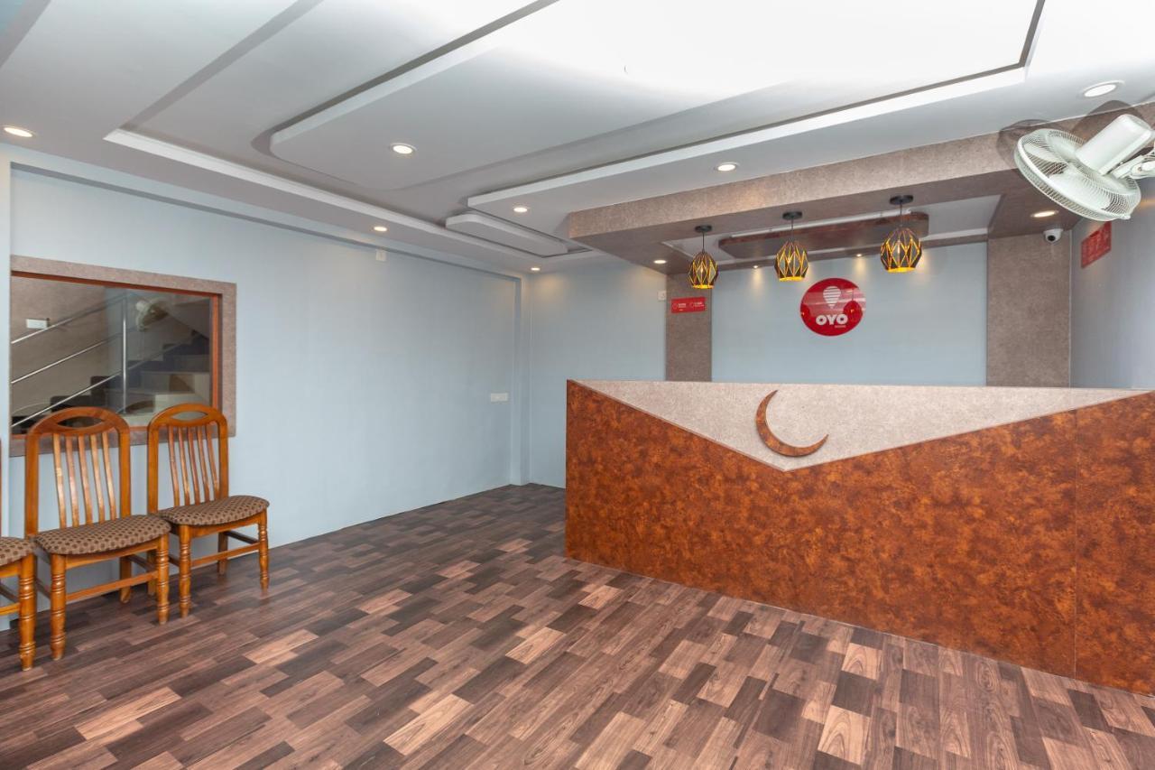 Oyo 22105 Hotel Half Moon Inn Ченнаи Экстерьер фото