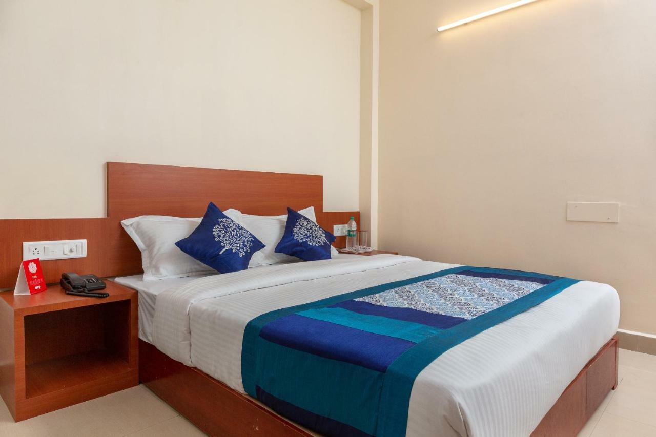 Oyo 22105 Hotel Half Moon Inn Ченнаи Экстерьер фото