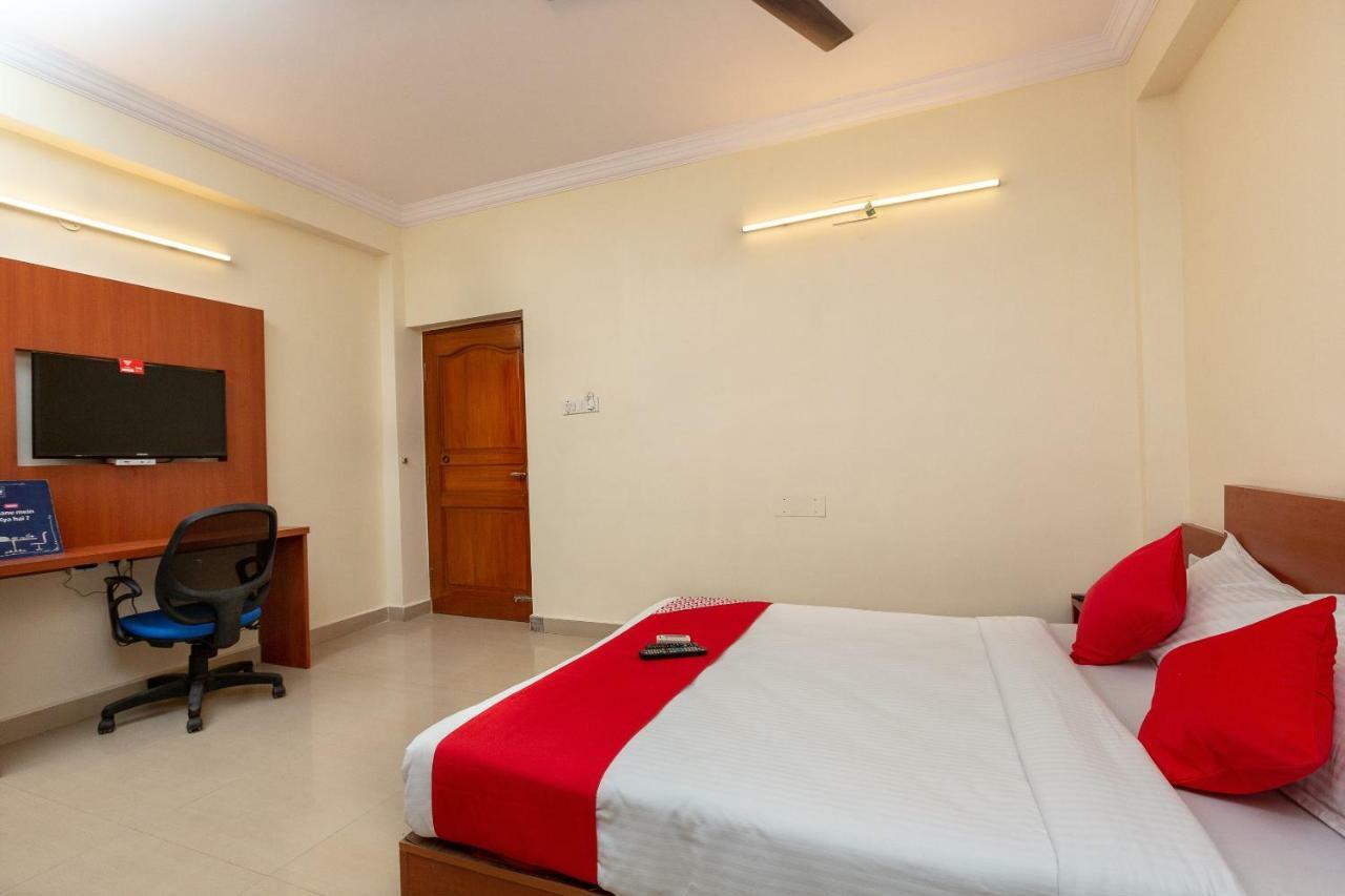 Oyo 22105 Hotel Half Moon Inn Ченнаи Экстерьер фото