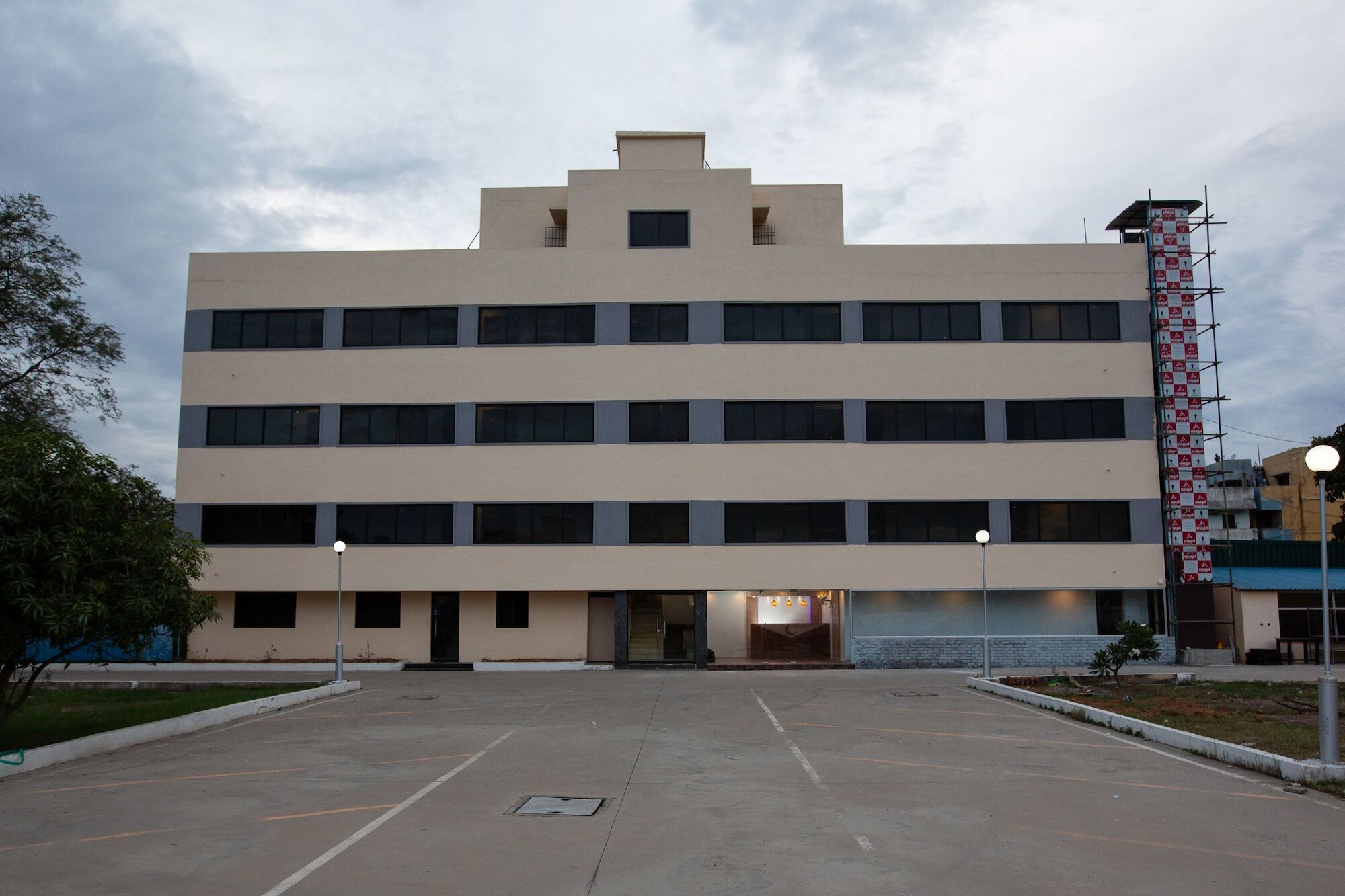 Oyo 22105 Hotel Half Moon Inn Ченнаи Экстерьер фото