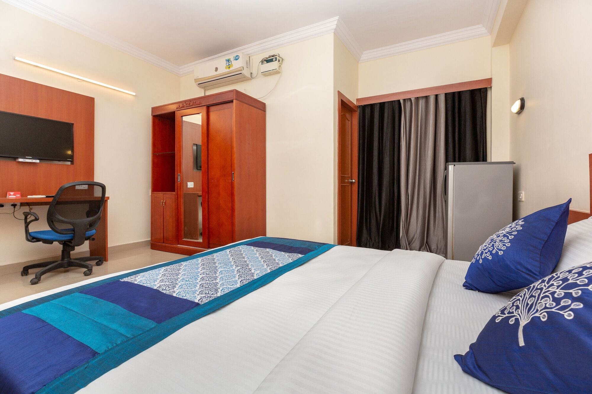 Oyo 22105 Hotel Half Moon Inn Ченнаи Экстерьер фото